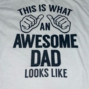 This is what an awesome dad looks like t-shirt